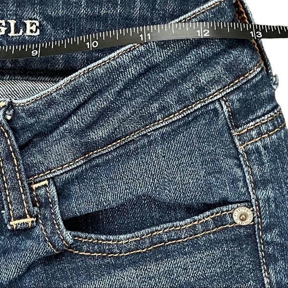 American Eagle Distressed Stretch Denim Cut-Off & Frayed‎ Shorts — SZ 0 LIKE NEW - Picture 10 of 12